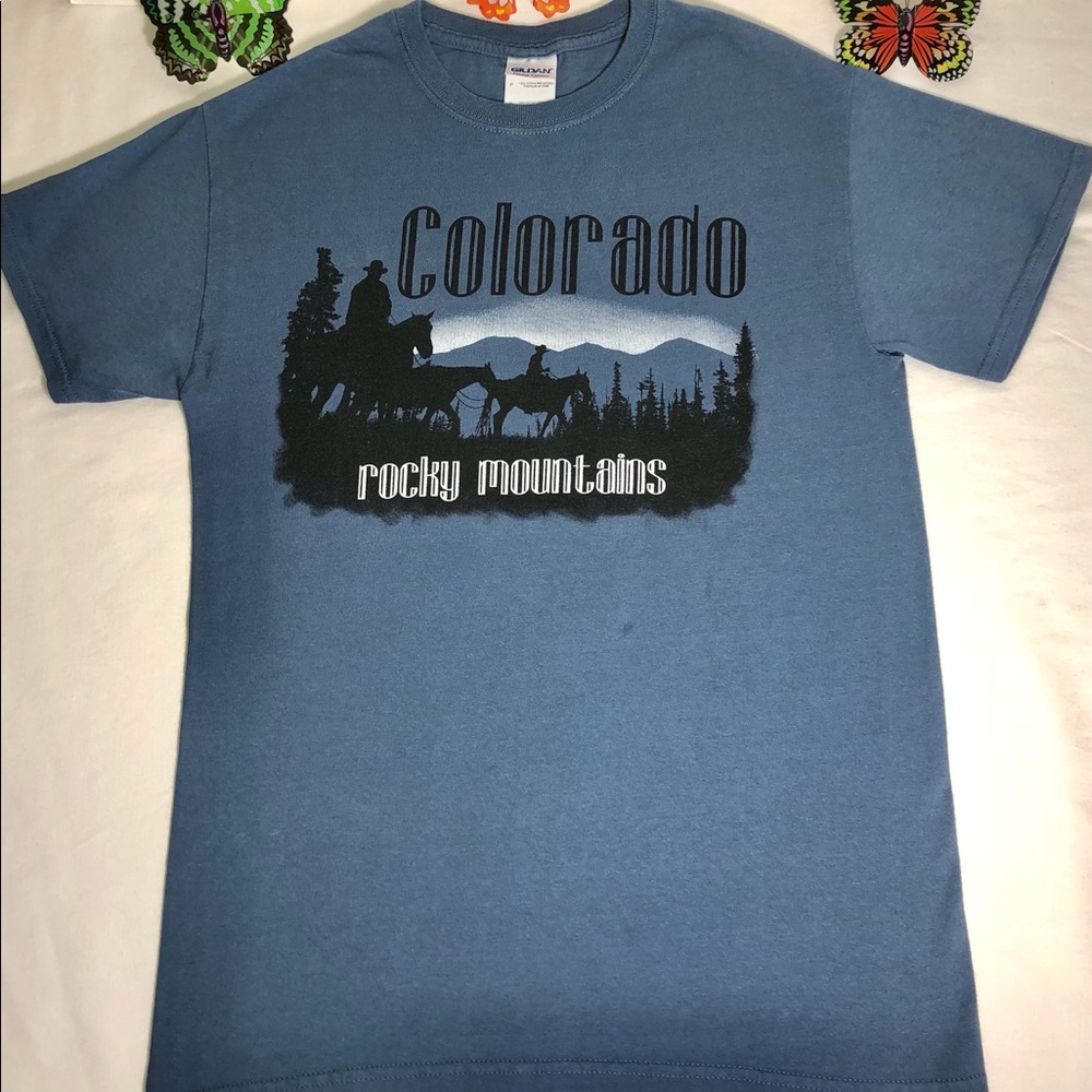 Colorado Rocky Mountains T-Shirt Gildan, Small, like new, pet/smoke free home